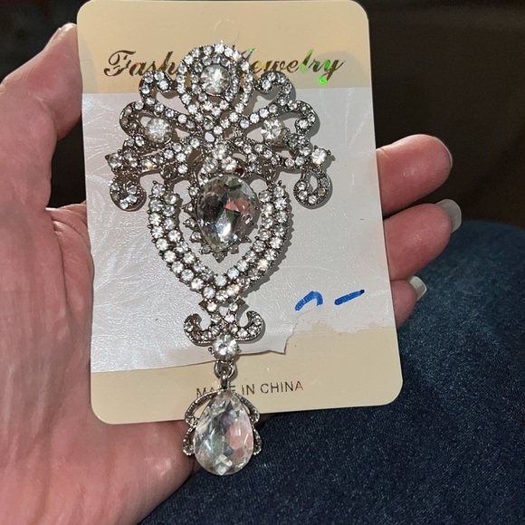 Jewelry - NEW clear CZ pin brooch large vintage inspired